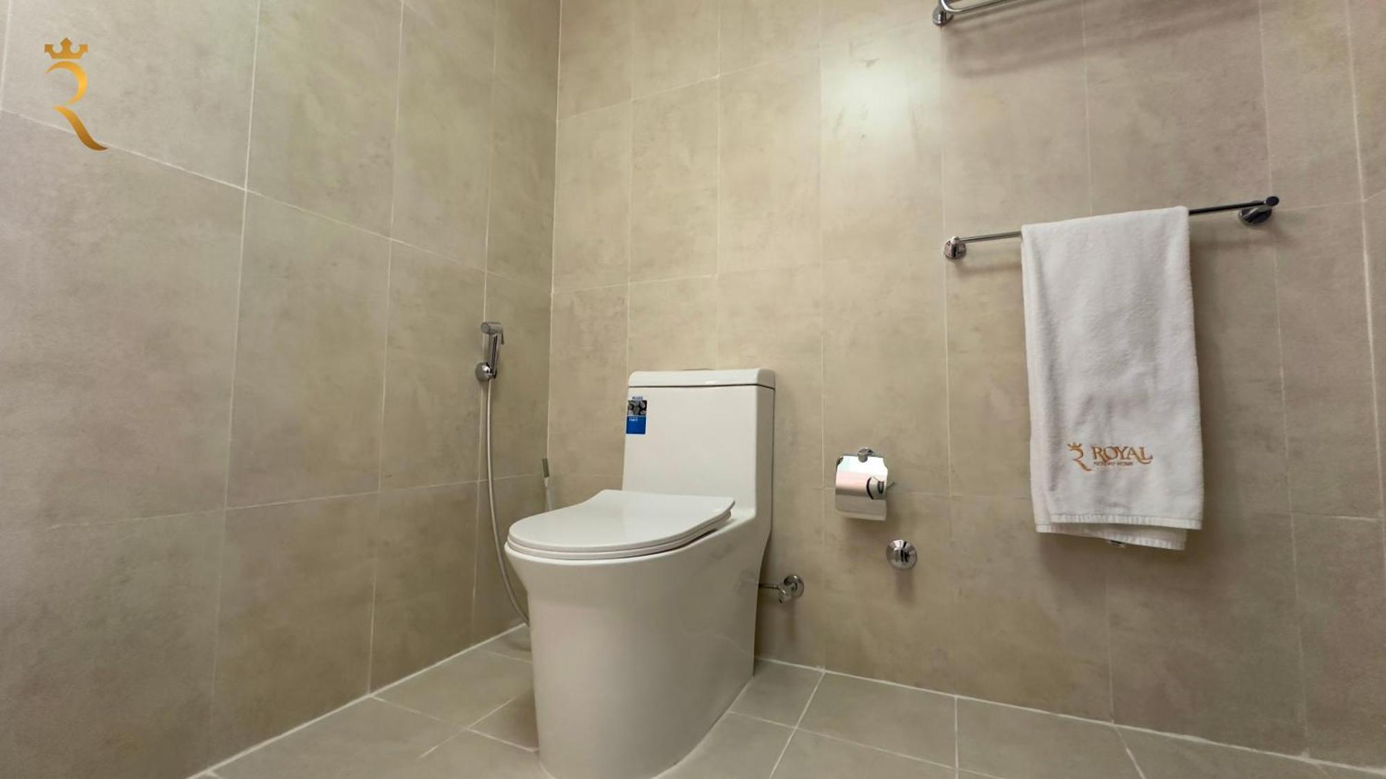 Apartment Exquisite 5-br Paradise In Al Danah *