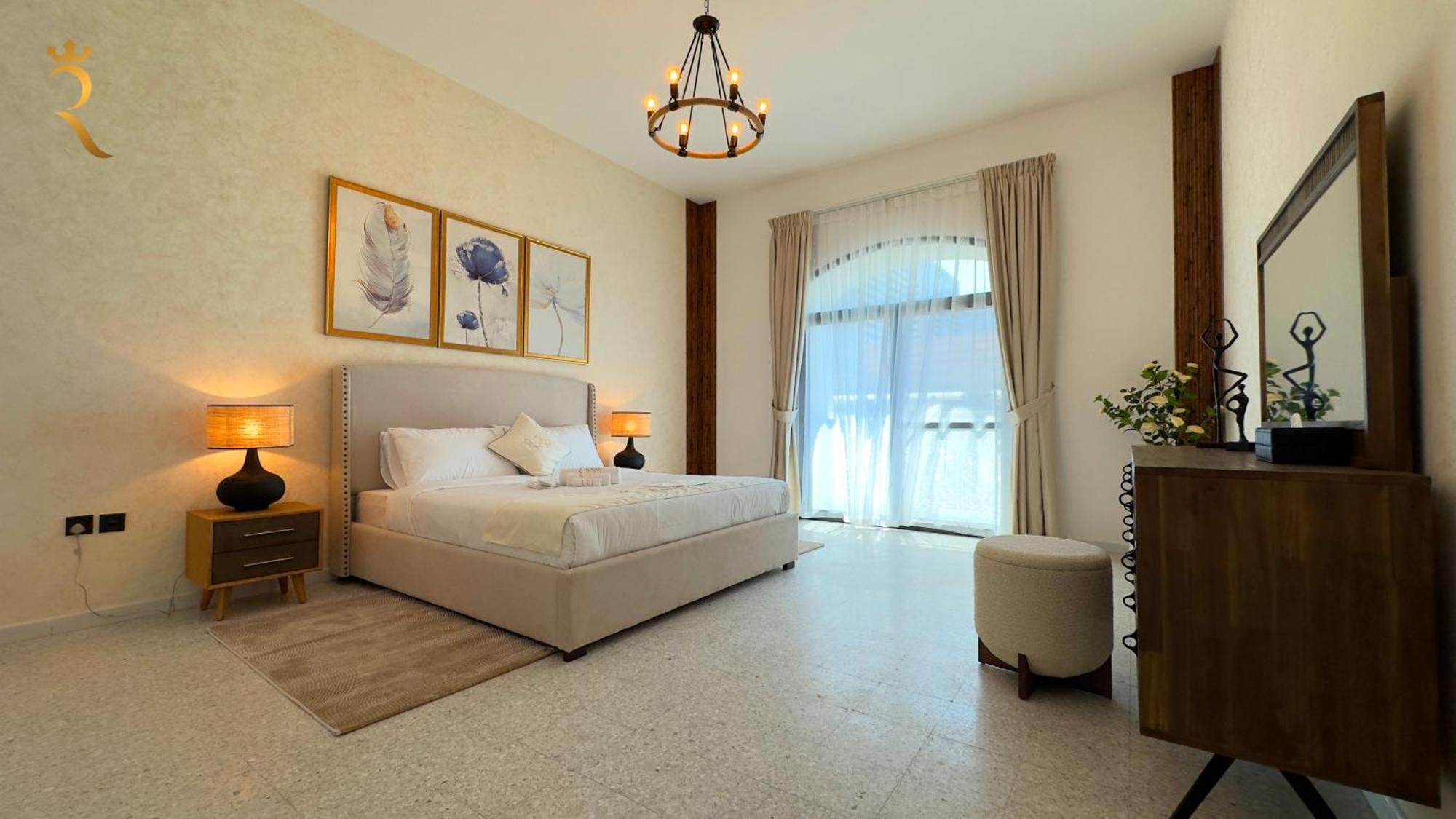Apartment Exquisite 5-br Paradise In Al Danah