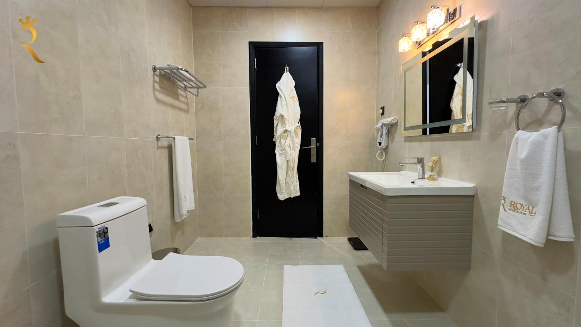 Apartment Exquisite 5-br Paradise In Al Danah