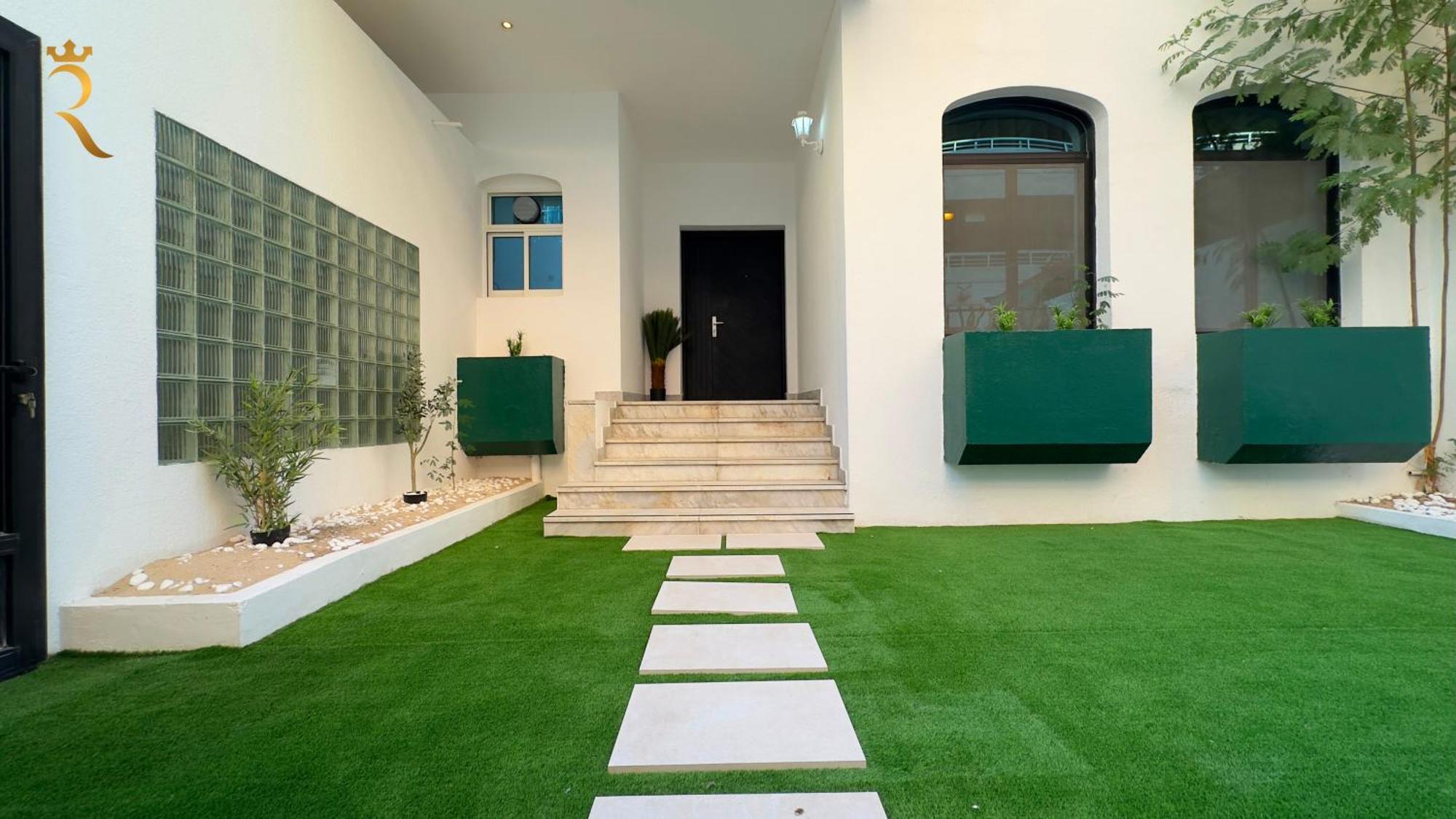 Exquisite 5-br Paradise In Al Danah Apartment *